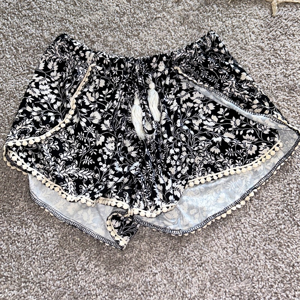 Summer shorts with adjustable waist